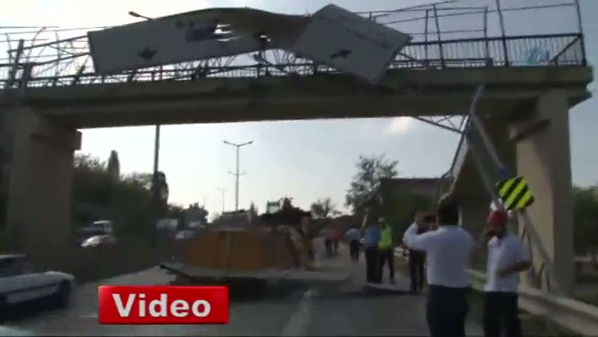 Damperi açık unutan sürücü üst geçide çarptı