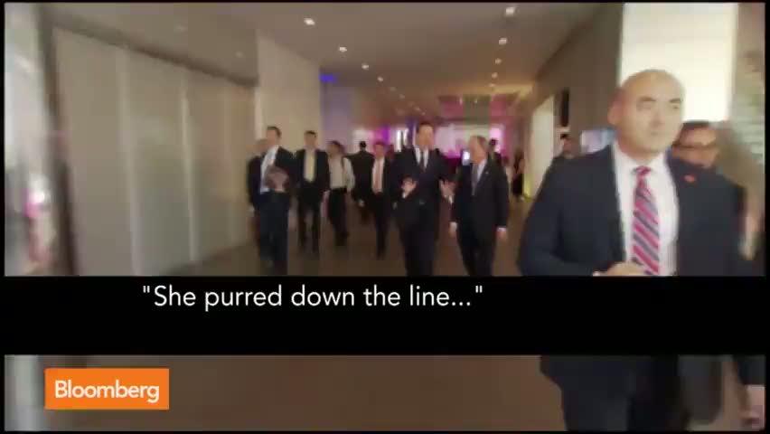 Kraliçe mırmır etti dedi ülke karıştı