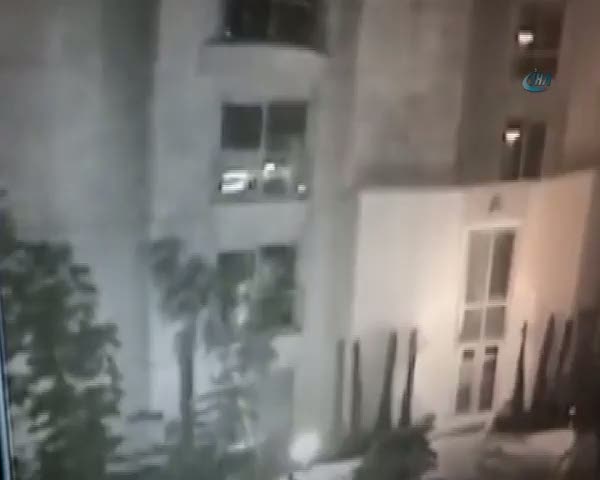 Genç kızın rezidanstan düşme anı kamerada