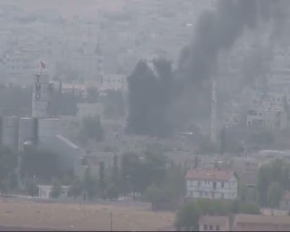 Kobani'de akaryakıt istasyonu vuruldu