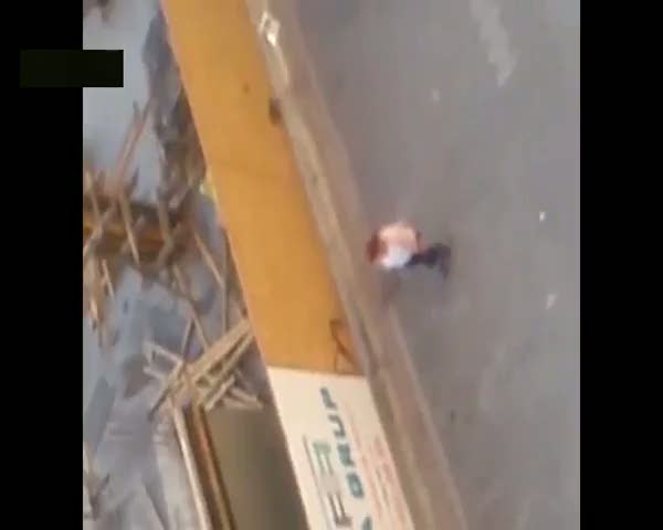 Kobani eylemcilerine para dağıttılar