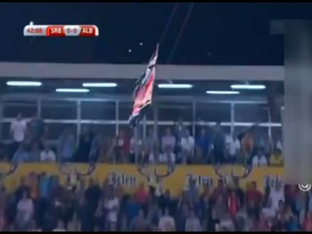 Sırbistan-Arnavutluk maçında büyük olay!