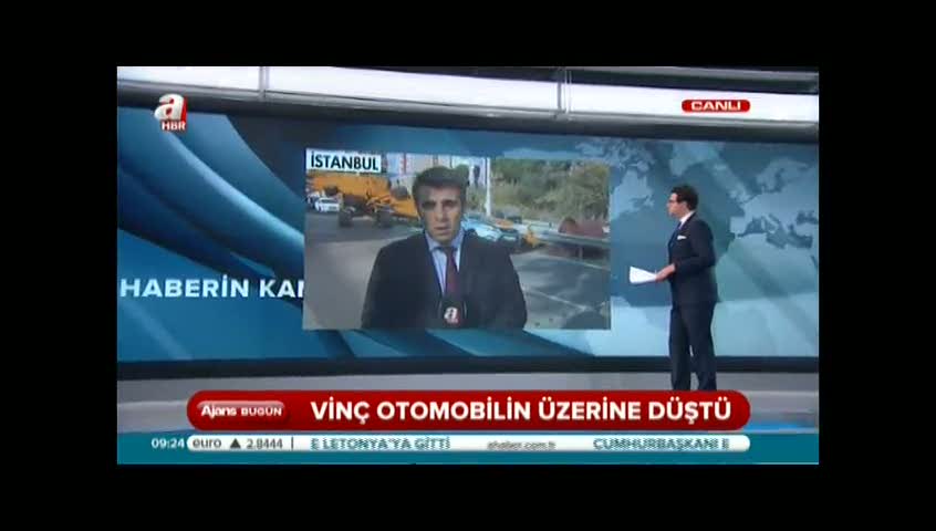 Beşiktaş'ta vinç araçların üzerine devrildi