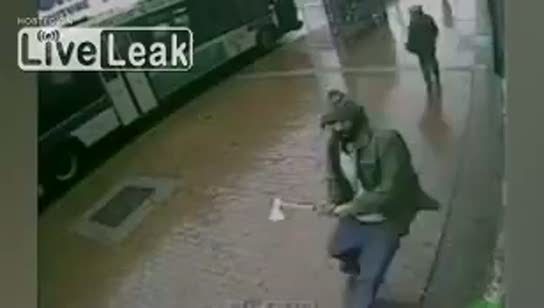 New York'ta baltalı saldırgan böyle görüntülendi