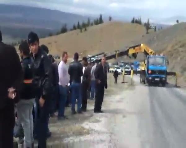 Afyon'da öğrenci midibüsü kaza yaptı ölüler var