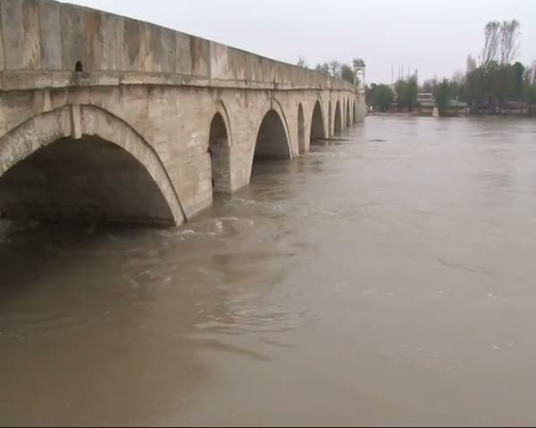 Meriç ve Tunca nehirleri alarm veriyor