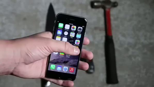 iPhone 6'ya da bıçak çektiler