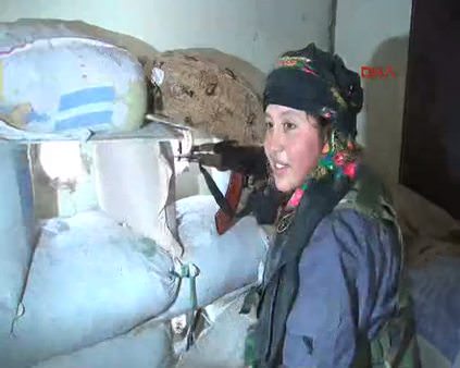 Kobani'de kadınlar da mevzide
