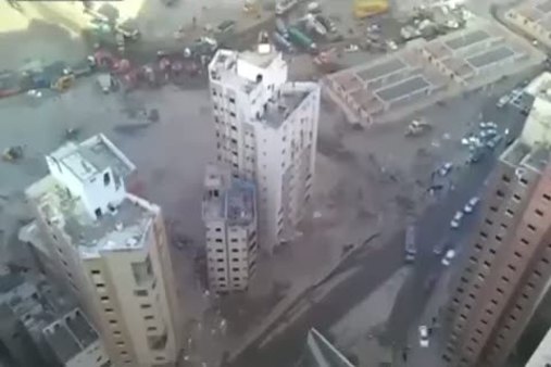 Hindistan'da bina yıkımı