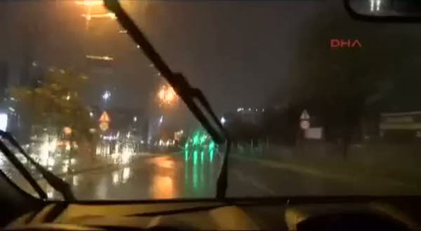 İstanbul'da gece saatlerinde sağanak yağmur