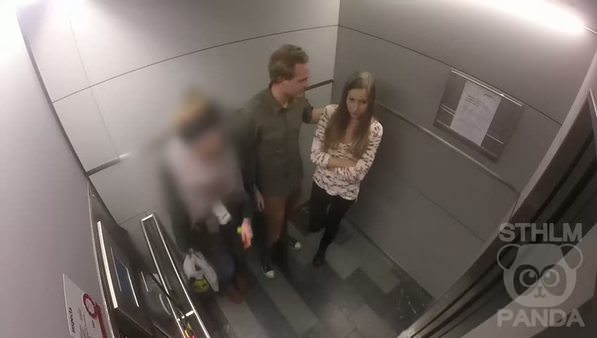 Asansörde kız arkadaşını döven birini görseniz ne yaparsınız?