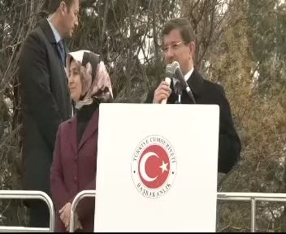 Davutoğlu halkı Kürtçe selamladı