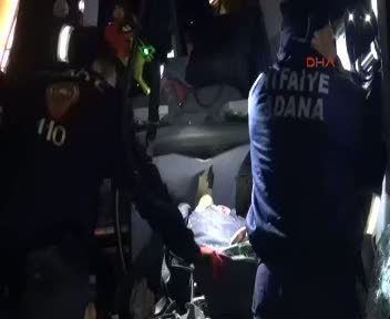 Yolcu otobüsü TIR'a çarptı: 2 ölü 12 yaralı