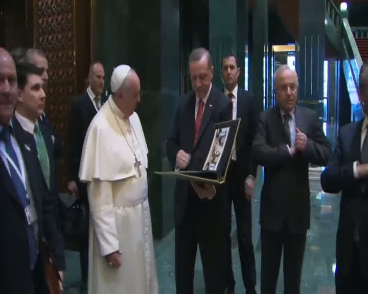 Cumhurbaşkanı Papa'yı uğurladı