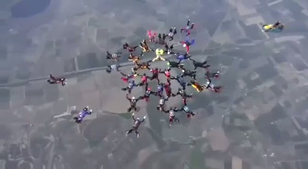 Türk paraşütçüler havada rekor kırdı
