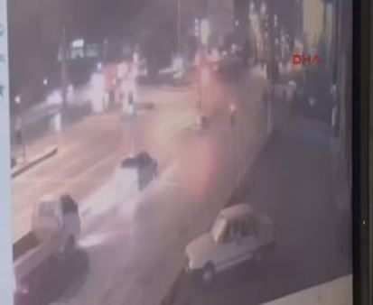 İzmir'de motosiklet kazası işte o görüntüler