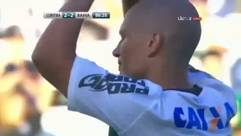 Alex De Souza futbola böyle veda etti