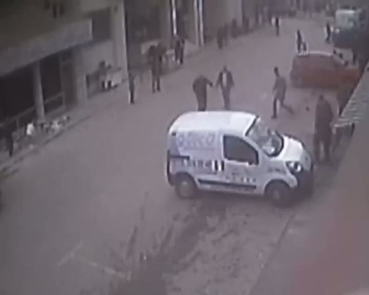 Pendik'te silahlı soygun kamerada