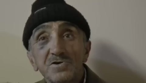 Bedelli parası vermeyen babasını dövdü