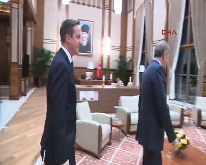 Erdoğan, Cameron'ı Cumhurbaşkanlığı Sarayı'nda kabul etti.