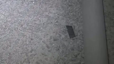 Yola saçılan falçatalar araçların lastiklerini patlattı