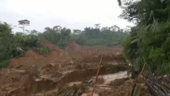 Endonezya'da heyelan: 11 ölü 100'den fazla kayıp