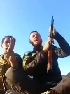 Şii militanların roketle vurulma anı