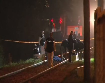 Trenin altında kalan 2 öğrenci hayatını kaybetti