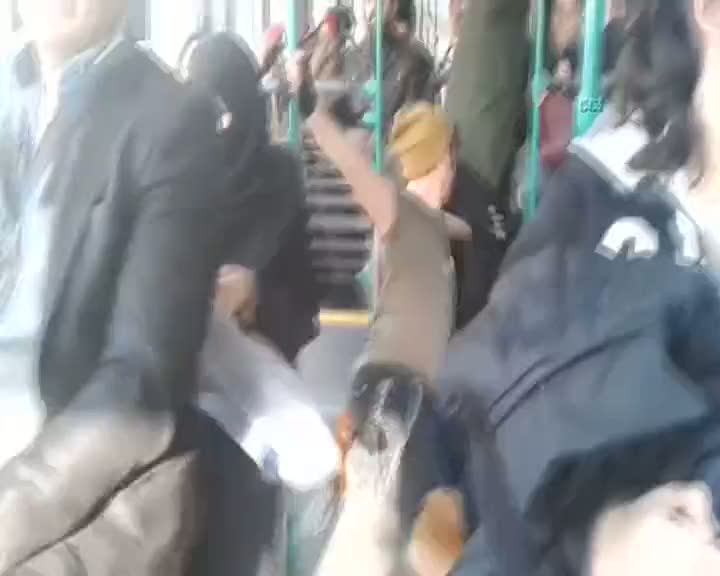 İETT otobüsünde çılgın dans