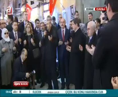 Başbakan Edirne'nin tarihi çarşısında duaya katıldı