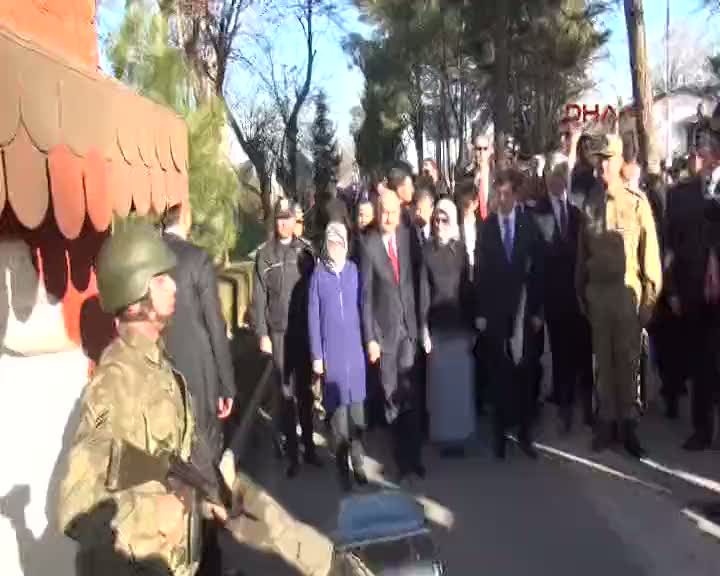 Davutoğlu Yunanistan sınırını geçti