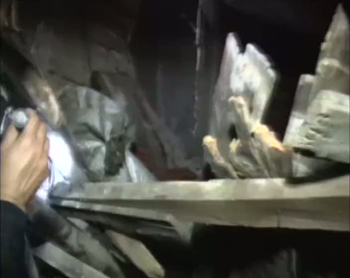 Tek katlı ev çöktü