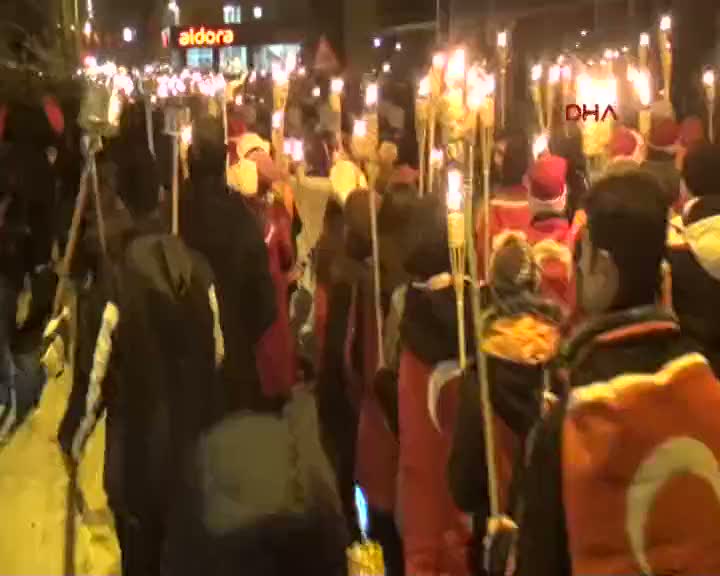 Sarıkamış şehitlerine meşaleli anma