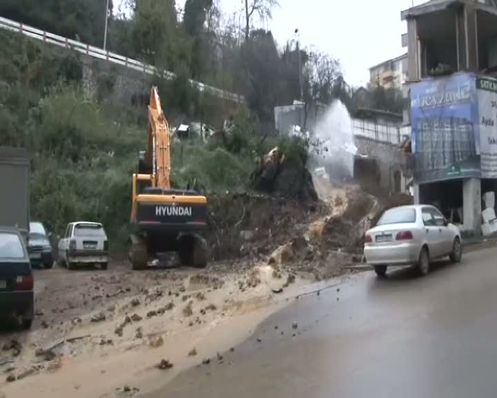 İş makinesi su borusunu patlattı her yer çamura battı