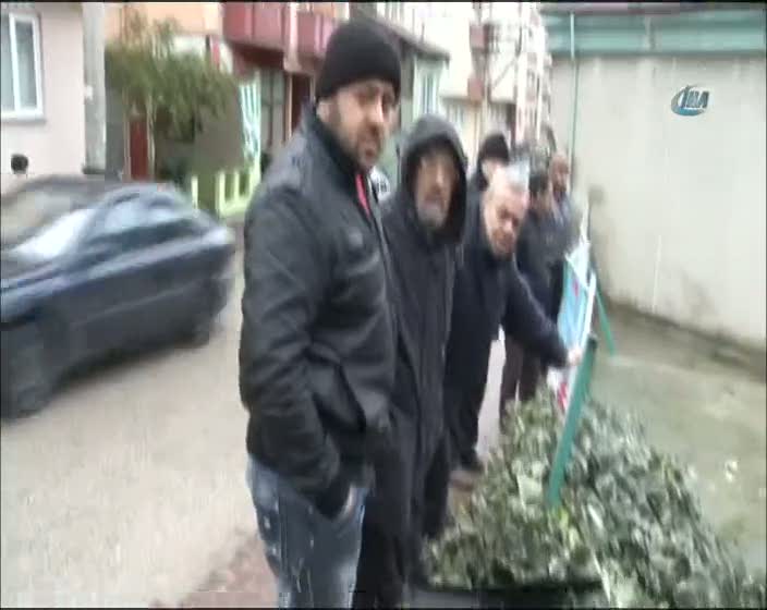 Bursa’da ehliyetsiz bir sürücü cami bahçesine uçtu
