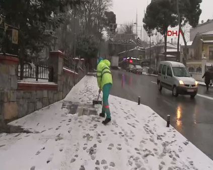 İstanbul Anadolu yakasında kar tuttu