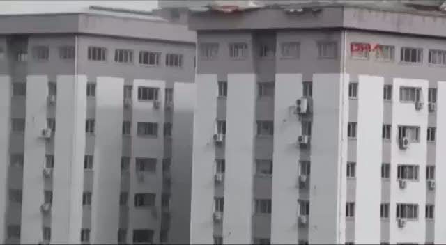 Vergi dairesinin çatısı böyle uçtu!