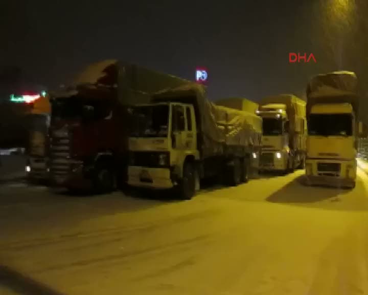 Afyon’da ulaşıma kar engeli