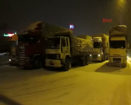 Afyon'da ulaşıma kar engeli