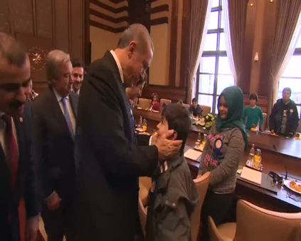 Cumhurbaşkanı Erdoğan, AFAD tarafından misafir edilen çocukları kabul etti