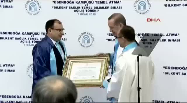 Cumhurbaşkanı Erdoğan elini öptürmedi