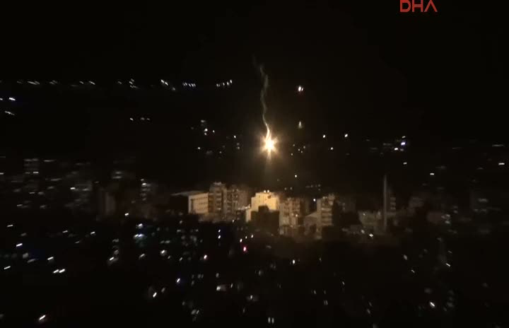 Polise roketatarlı saldırı: 2 yaralı