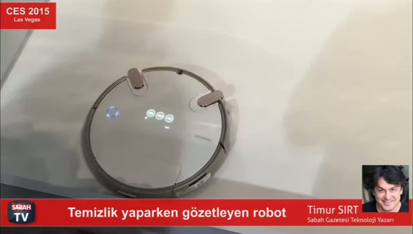 Temizlik yaparken gözetleyen robot