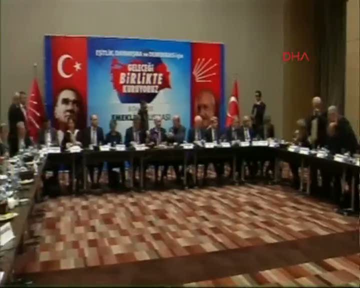 Kemal Kılıçdaroğlu'na ayakkabı fırlatıldı