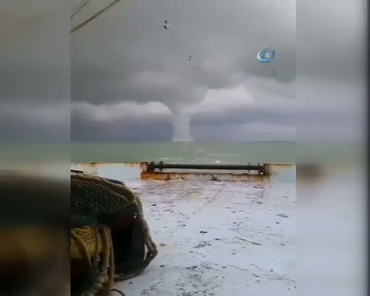 Akdeniz açıklarında dev hortum böyle görüntülendi