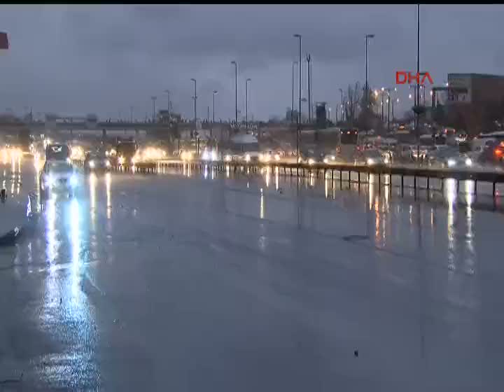 İstanbul haftaya yağmurla başladı