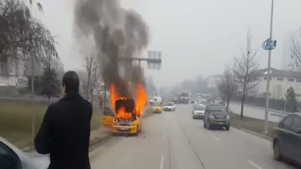 Alev alev yanan taksisini gözyaşları içinde izledi