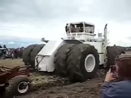 Dünyanın en güçlü traktörü