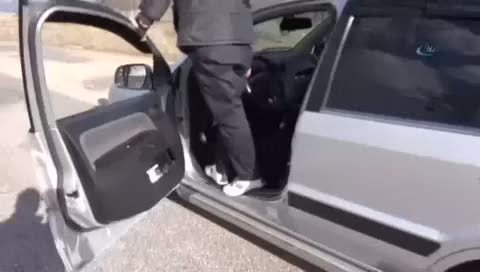 Bu yolda arabalar kendi kendine gidiyor