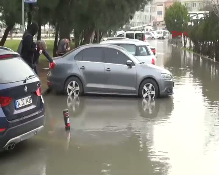 Pendik'te deniz yolu yuttu!